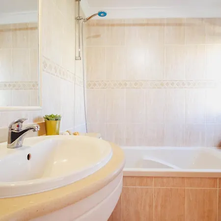Villa In Albufeira Near Praia Dos Pescadores ヴィラ