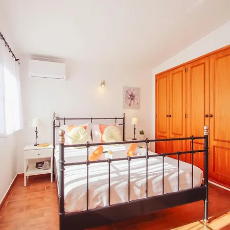 Villa In Albufeira Near Praia Dos Pescadores *